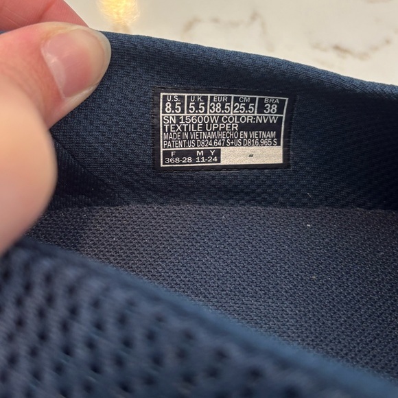 Skechers women’s size 8.5 WIDE - Picture 9 of 9